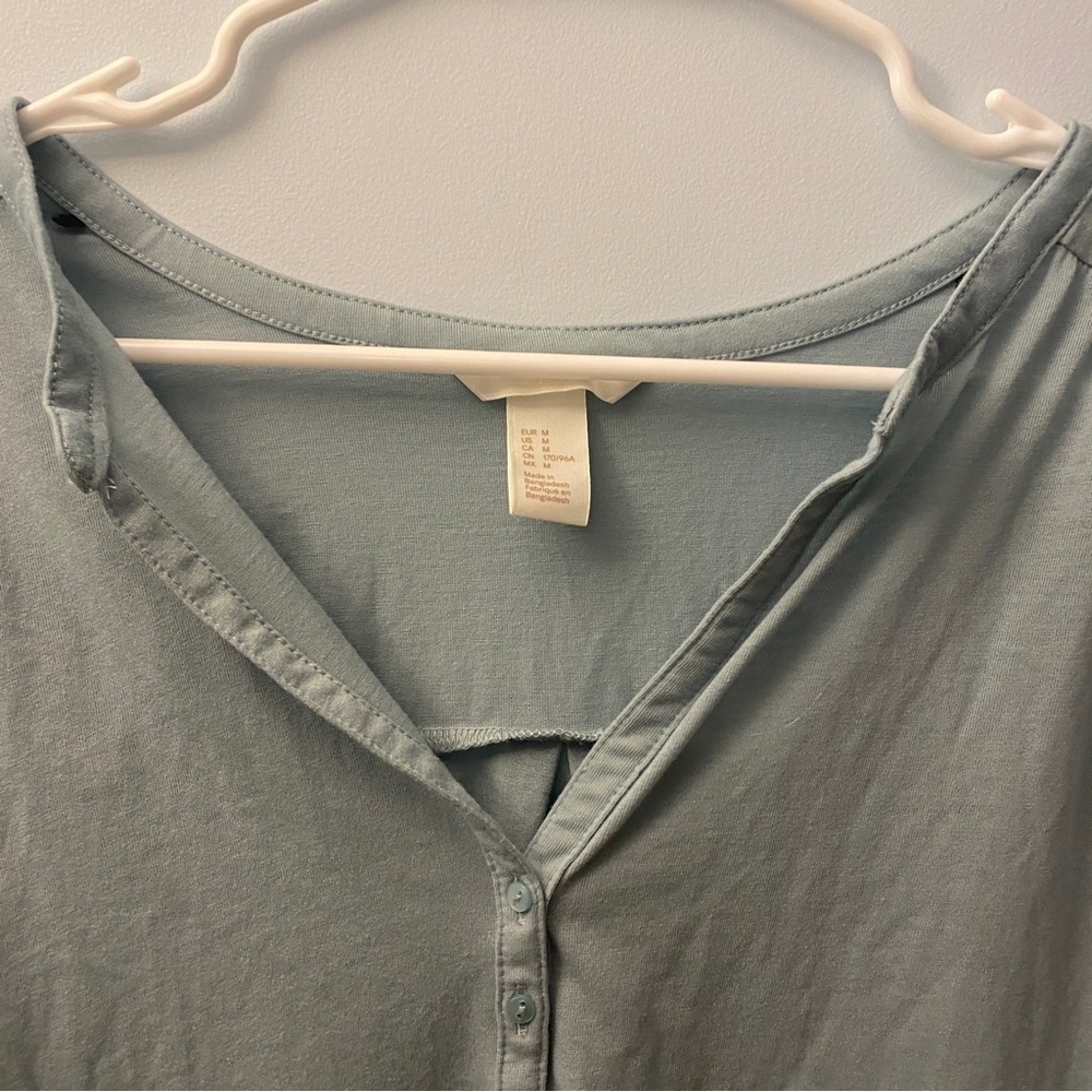 H&M Button Top - Picture 2 of 5